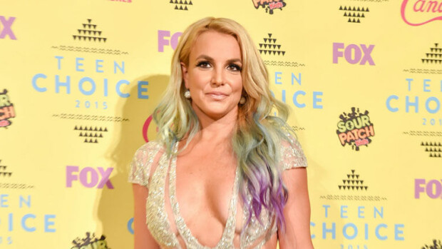 Hit me baby one more time! Britney Spears teki sen taas - seksikäs koulutyttölook! Katso! Britney Spears
