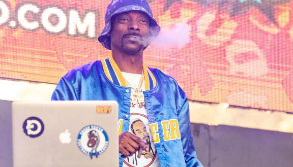 Snoop tunnetaan myös siitä, ettei hän häpeile pössyttelyään.