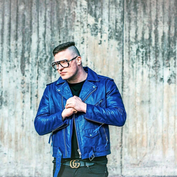 Tuomas Kauhasen kesä koostuu festareista. – Saan 90 prosenttia tuloistani keikkapalkkioista. Tuomas Kauhasen kesä koostuu festareista. – Saan 90 prosenttia tuloistani keikkapalkkioista.