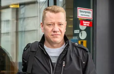 Salla-vaimo jätti muusikko Matti Silmun haudalle koskettavan jäähyväisrunon – ”Lähdit niin hiljaa, että aamu vain kuuli”