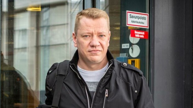Salla-vaimo jätti muusikko Matti Silmun haudalle koskettavan jäähyväisrunon – ”Lähdit niin hiljaa, että aamu vain kuuli” Matti Silmu
