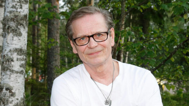Suomen nopein iskelmälaulaja! Kake Randelin, 64, yllättää: Ajan WRC-autolla rallikilpailun! Kake Randelin nähdään rallikisassa.