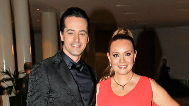 ”Ajattelin, etteivät muut hoksaisi!” – näin juontajapariskunta Marja Hintikan ja Ile Uusivuoren työpaikkaromanssi roihahti! Marjan ja Ilen rakkaus roihahti vuosituhannen alussa YleX:llä.