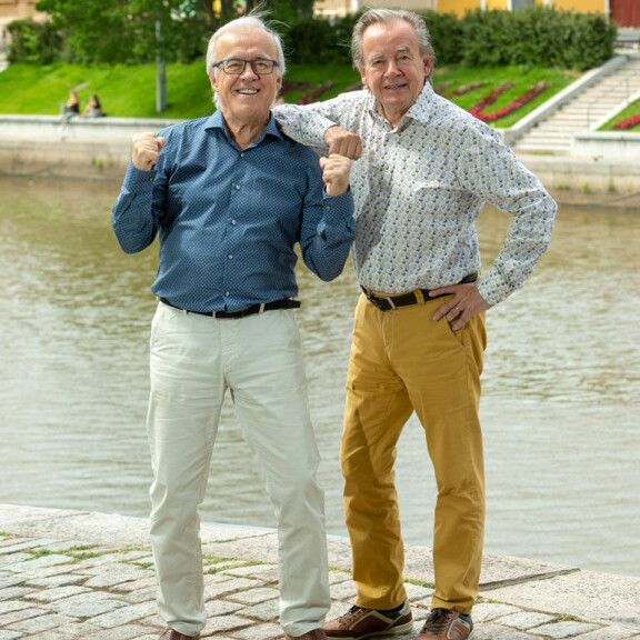 Veljekset ovat aina talvisin kuntokuurilla Teneriffan auringon alla. – Emme juurikaan enää juokse, mutta nopeaa kävelyä 10–15 kilometriä päivässä. Kyllä sen huomaa, kuinka olo kevenee. Veljekset ovat aina talvisin kuntokuurilla Teneriffan auringon alla. – Emme juurikaan enää juokse, mutta nopeaa kävelyä 10–15 kilometriä päivässä. Kyllä sen huomaa, kuinka olo kevenee.