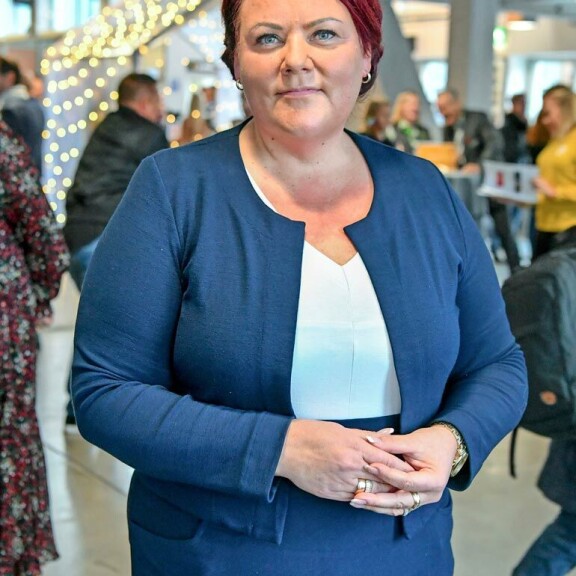 Pia on erityistason psykoterapeutti ja lastensuojelualan ammattilainen. Pia on erityistason psykoterapeutti ja lastensuojelualan ammattilainen.