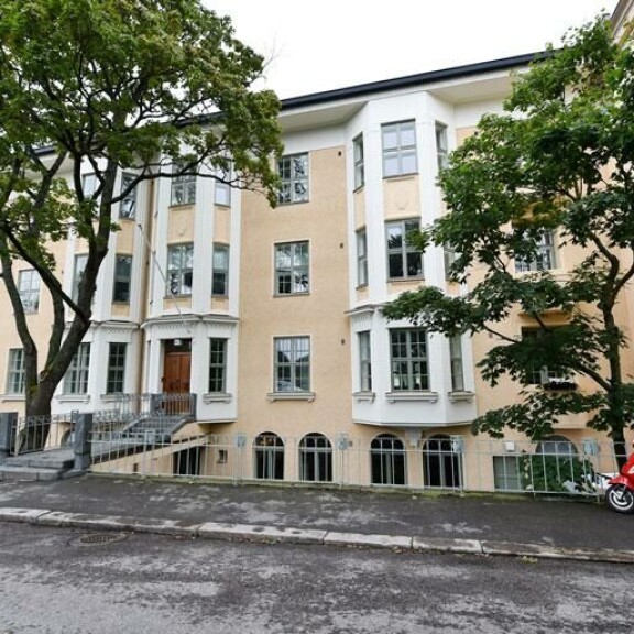 Martina ja Stefan muuttivat Helsingin Tähtitorninmäellä sijaitsevaan luksuskotiin kaksi vuotta sitten. Martina ja Stefan muuttivat Helsingin Tähtitorninmäellä sijaitsevaan luksuskotiin kaksi vuotta sitten.