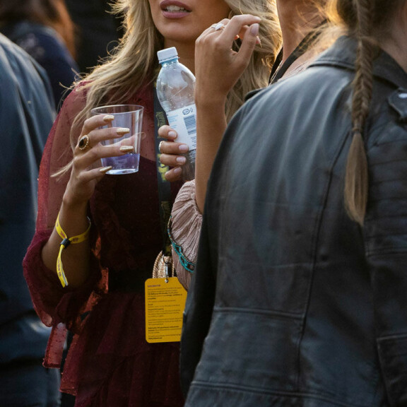 Polttariseurueeseen kuului muun muassa ex-missi Sara Sieppi. Polttariseurueeseen kuului muun muassa ex-missi Sara Sieppi.