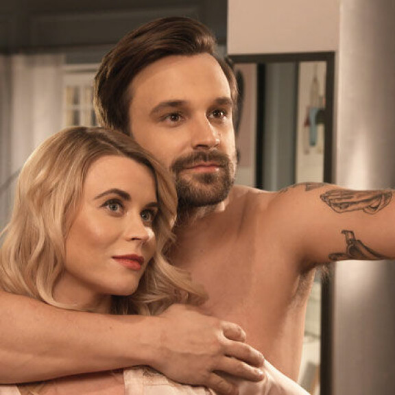 Tänä kesänä Mikko nähtiin Salattujen elämien spin off -sarjassa Pihlajasatu. Kuvassa myös vastanäyttelijä Tia Elg. Tänä kesänä Mikko nähtiin Salattujen elämien spin off -sarjassa Pihlajasatu. Kuvassa myös vastanäyttelijä Tia Elg.