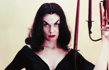 Suomalainen Maila Nurmi oli 1950-luvun Hollywood-povipommi – Seiska löysi erakoituneen seksisymbolin losangelesilaisesta autotallista 23 vuotta sitten 