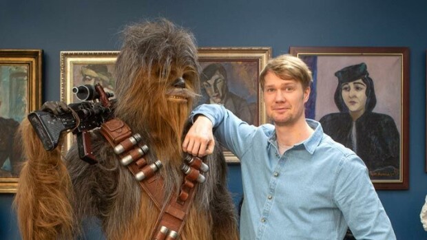 Suomen menestynein ja tunnistamattomin Hollywood-näyttelijä Joonas Suotamo täräyttää: Pitkä-Joonas on paljon tunnetumpi kuin Chewbacca-Joonas! Joonas Suotamo