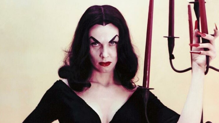Valehteli sukutaustansa! Suomalainen Maila Nurmi loi poikkeuksellisen uran Hollywood-kaunottarena – näin legendaarinen Vampira-hahmo syntyi Maila Nurmi