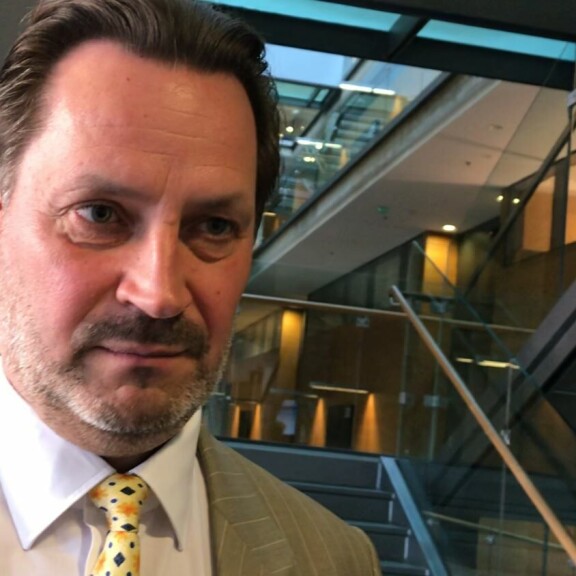 Naamioituneet poliisit kiidättivät Sofia Belórfin käräjiltä tutkintavankeuteen! Asianajaja pettyi: Tuottamuksellinen rahanpesu on ihan eri asia kuin törkeä - lue lisää! Lehmus