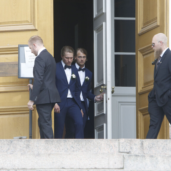 Kiekkotähdet juhlivat Mikael Granlundin ja Emmin häitä Helsingissä - jatkot karaokebaarissa! xx