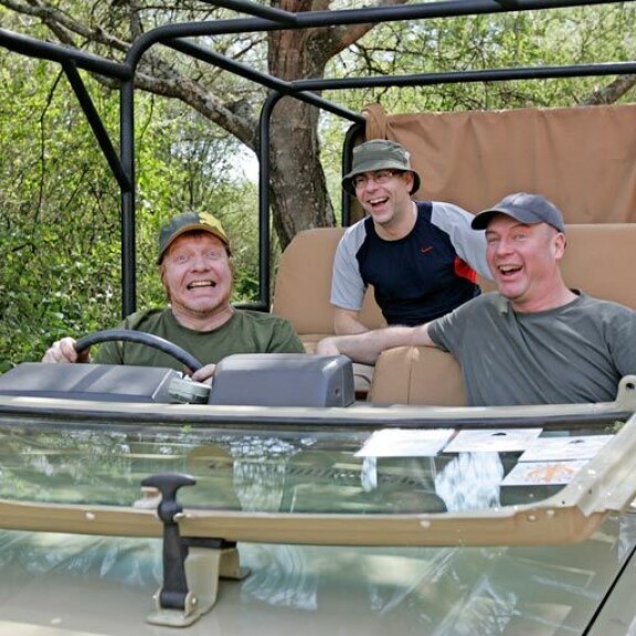 Heikki Silvennoisen, Timo Kahilaisen ja Heikki Vihisen safariretki päättyi eksymiseen. Heikki Silvennoisen, Timo Kahilaisen ja Heikki Vihisen safariretki päättyi eksymiseen.