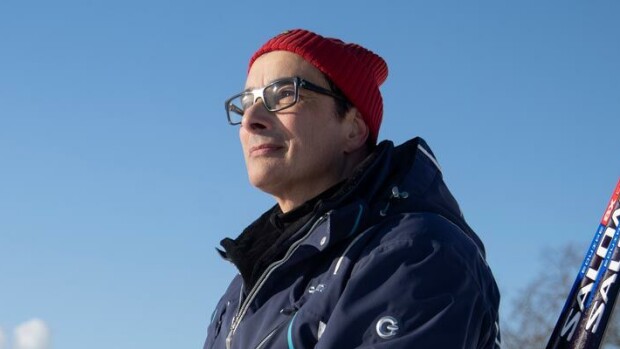 Yksinään latuja sivakoiva julkkisjuristi Heikki Lampela kaipauksestaan: ”Oi, se olisi niin ihanaa” Heikki Lampela