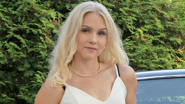 Helmi Loukasmäki täytti 20 vuotta - julkaisi sen kunniaksi katseet kääntävän kuvan: 'Olet maailman suloisin!' Helmi Loukasmäki