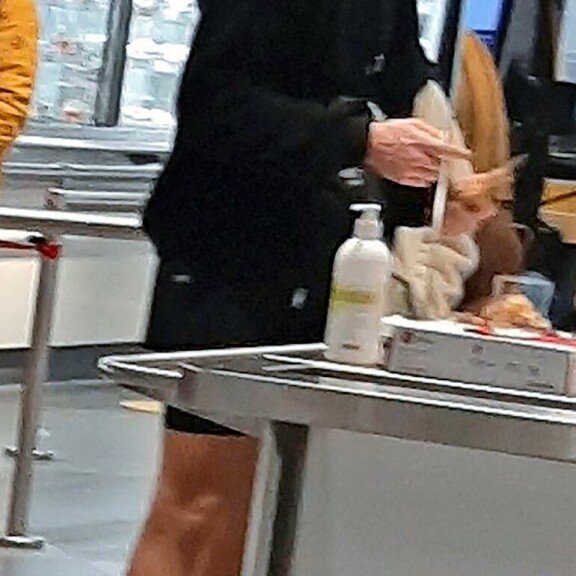 Ohhoh! Poppari Robin Packalenin hämmästyttävän vähäinen pakkaspukeutuminen herätti kummastusta Turussa – kuva! Robin kaupassa