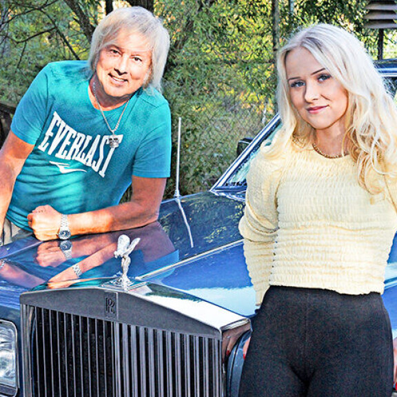 Helmi Loukasmäki täytti 20 vuotta - julkaisi sen kunniaksi katseet kääntävän kuvan: 'Olet maailman suloisin!' Danny ja Helmi