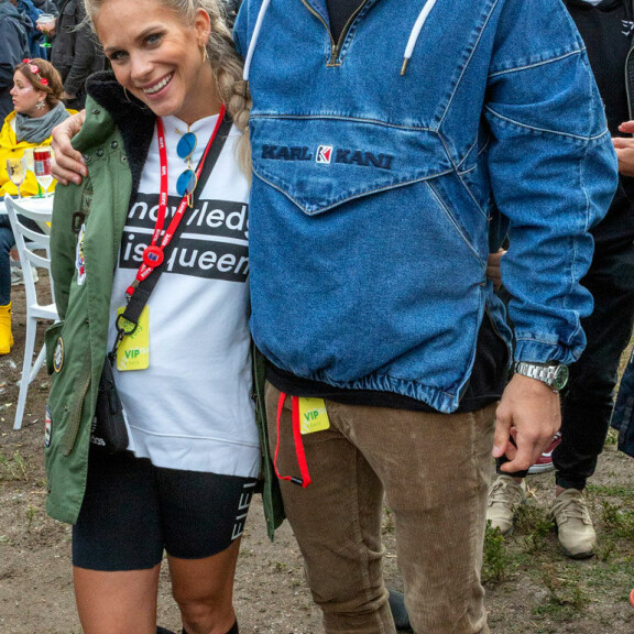 Täydellinen kesämies ja värien sekamelskaa – Seiskan muotipoliisi ruotii julkkisten festarityylin! Teemu Packalen