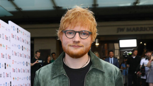 Oho! Kymmeniä miljoonia tienannut maailmantähti Ed Sheeran tallusteli taviksena Helsingissä – kuvat! Ed Sheeran tallusteli Helsingissä.