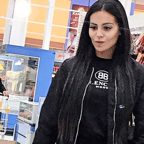 - Sofia otti lasit päästään vain joitakin ostoksia tutkiessaan, silminnäkijä kertoo. Sofia