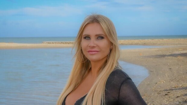 Rahoitus alastonkuvilla! Laulajakaunotar Johanna Kuvaja teki uuden kappaleensa Lontoossa huipputuottajan kanssa: Seksi myy aina! Johanna Kuvaja