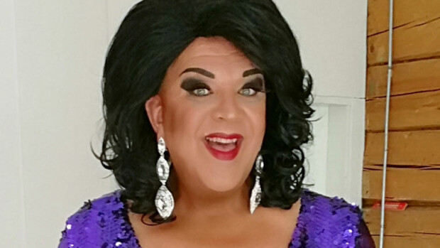 Tältä Mega-Paula eli Juha, 58, näyttää ilman maskia: 'Jään eläkkeelle vasta, kun rumenen' - kuva! Mega_paula