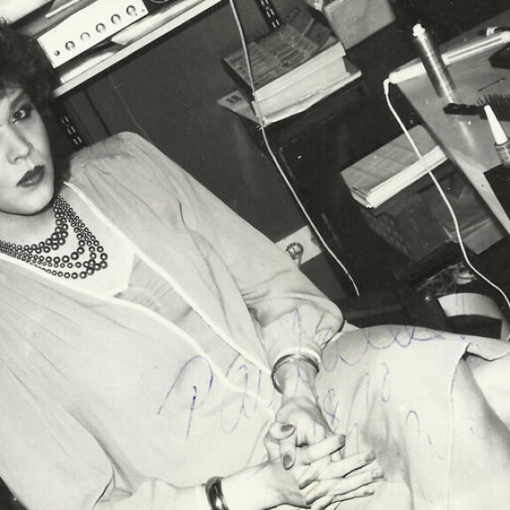 Erottaisitko oikeaa Paula Koivuniemeä tästä Juhan 1980-luvun alun versiosta? Erottaisitko oikeaa Paula Koivuniemeä tästä Juhan 1980-luvun alun versiosta?