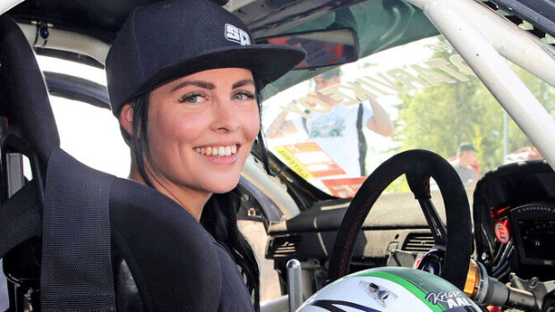 Kuvankaunis Krisse Aalto, 33, on Suomen ainoa naispuolinen drifting-tähti – ”Hikisiä alusvaatteitani yritetään ostaa!” Krisse Aalto