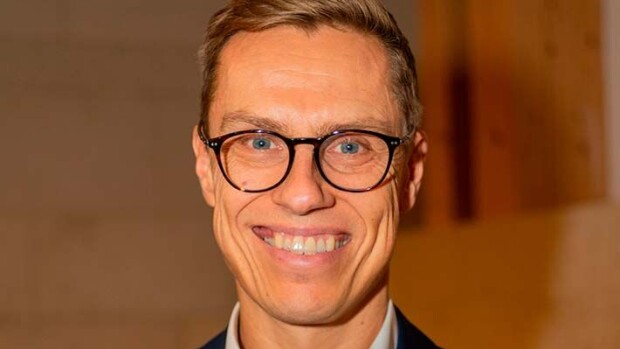 Kateelliset jonoon! Alexander Stubb sai yhteiskuvan supertähden kanssa alexander stubb