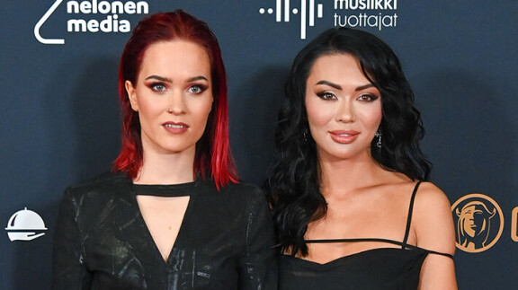 Sannin ja Shirlyn tiedetään nauttivan yhteisistä lomamatkoista, sillä pari on ehtinyt reissaamaan suhteensa aikana jo moneen otteeseen.