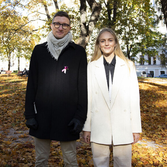– Tärkeintä on, ettemme lähde säntäilemään sinne tänne, vaan kuuntelemme työntekijöitä. Heillä pitää on hauskaa, mutta meidän on tuotava tehtävään myös vau-efekti, Aki ja Wenla pohtivat ennen tehtävän alkua. Diili