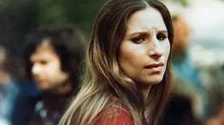 Tältä julkisuudessa harvoin esiintyvä Barbra Streisand näyttää nyt – keskellä julkkisriitelyä